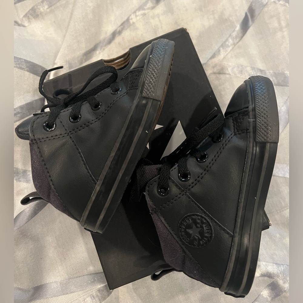 Converse size 7 Great Condition